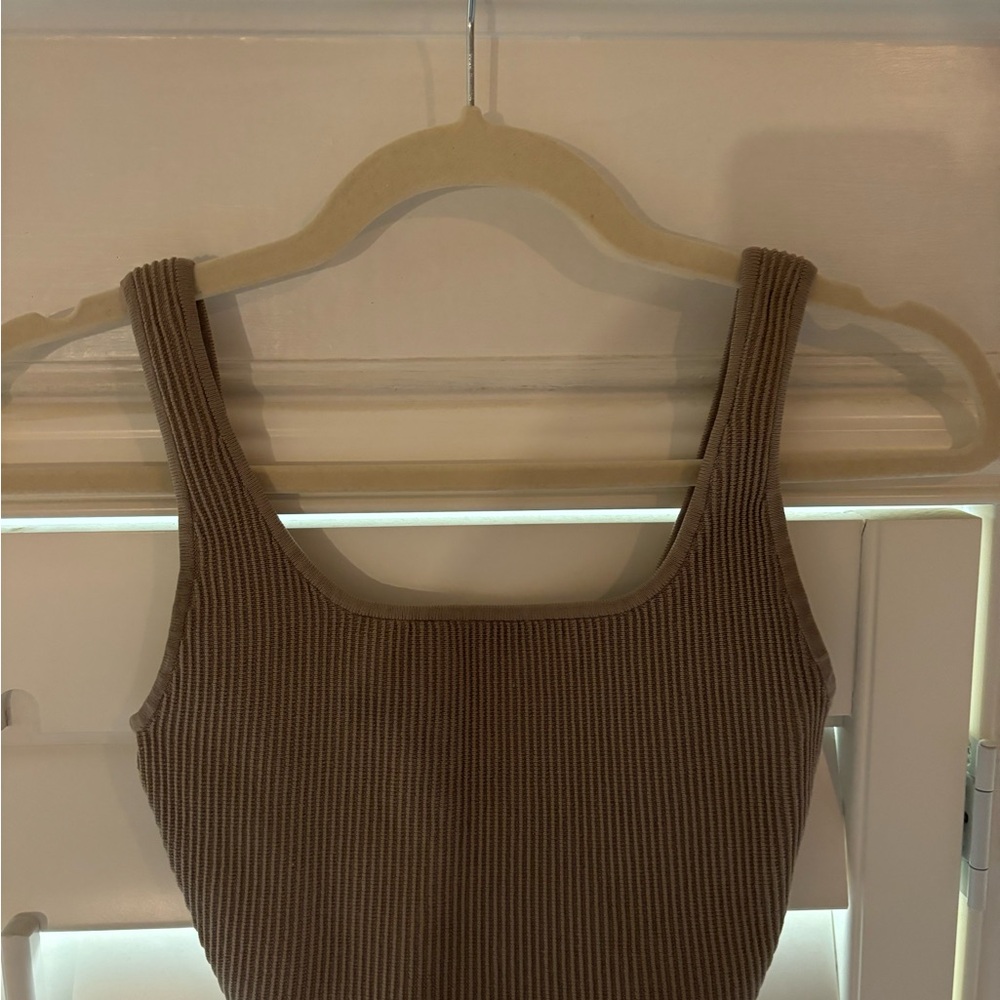 Aritzia Babaton Sculpt Knit Tank Brown Ribbed Sleeveless Tank Top